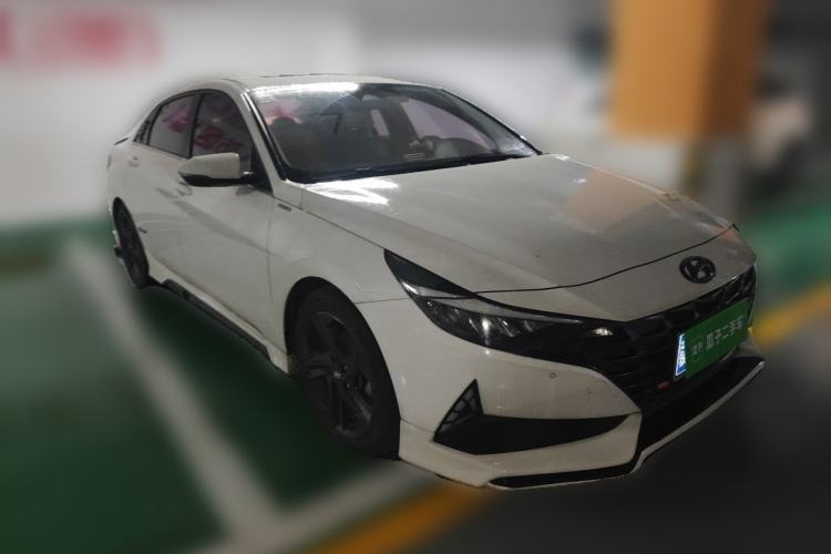 Used Hyundai Elantra 2021 1.5L CVT LUX Prestige Edition Front Right 45 Deg