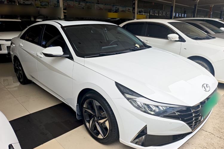 Used Hyundai Elantra 2021 1.5L CVT GLX Elite Edition Front Right 45 Deg