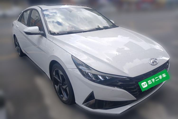 Used Hyundai Elantra 2021 1.5L CVT LUX Prestige Edition Front Right 45 Deg