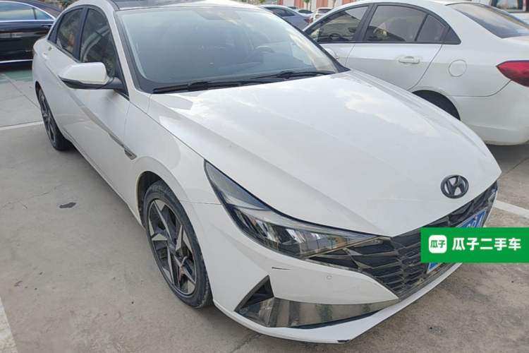 Used Hyundai Elantra 2021 1.5L CVT GLX Elite Edition Front Right 45 Deg