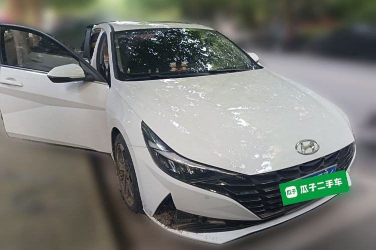 Used Hyundai Elantra 2021 1.5L CVT LUX Prestige Edition Front Right 45 Deg