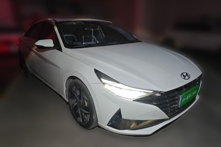 Used Hyundai Elantra 2021 1.5L CVT LUX Prestige Edition Front Right 45 Deg