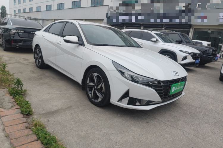 Used Hyundai Elantra 2021 1.5L CVT GLX Elite Edition Front Right 45 Deg