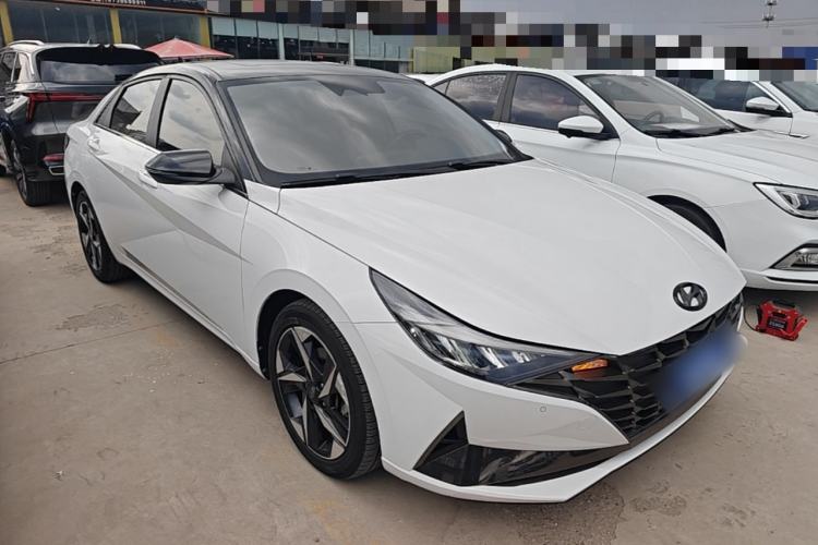 Used Hyundai Elantra 2021 1.5L CVT LUX Prestige Edition Front Right 45 Deg
