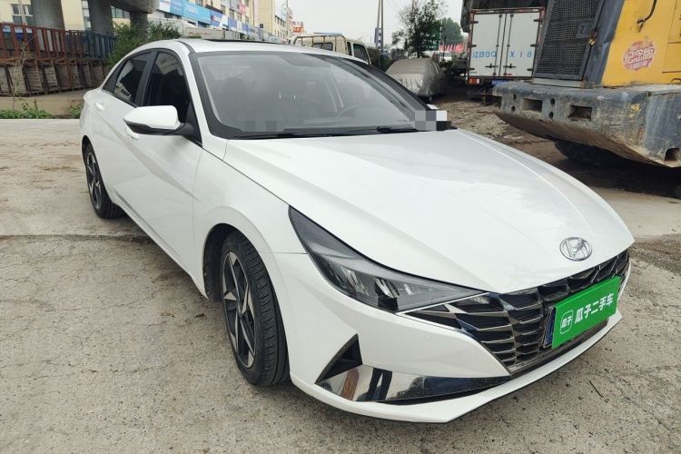 Used Hyundai Elantra 2021 1.5L CVT GLX Elite Edition Front Right 45 Deg