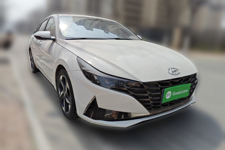 Used Hyundai Elantra 2021 1.5L CVT GLX Elite Edition Front Right 45 Deg