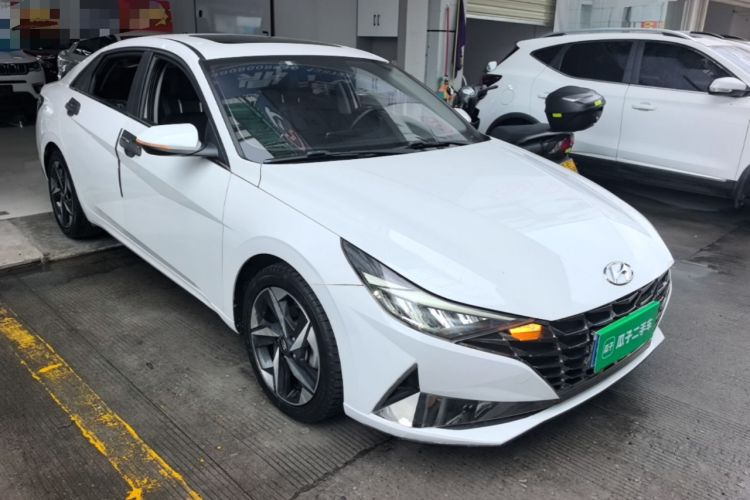 Used Hyundai Elantra 2021 1.5L CVT GLX Elite Edition Front Right 45 Deg