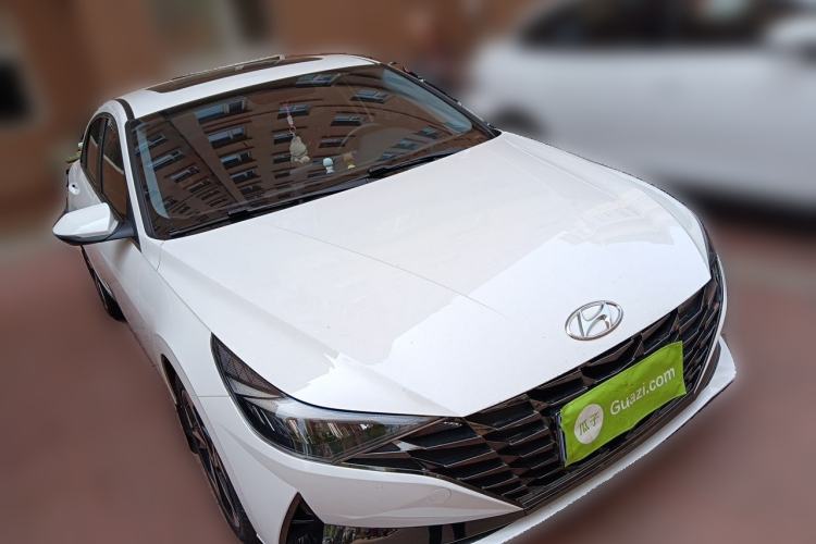 Used Hyundai Elantra 2021 1.5L CVT LUX Prestige Edition Front Right 45 Deg