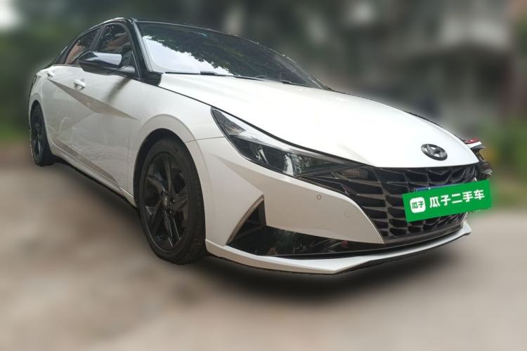 Used Hyundai Elantra 2021 1.5L CVT GLX Elite Edition Front Right 45 Deg