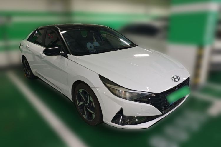 Used Hyundai Elantra 2021 1.5L CVT LUX Prestige Edition Front Right 45 Deg