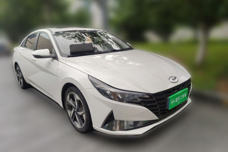 Used Hyundai Elantra 2021 1.5L CVT GLX Elite Edition Front Right 45 Deg