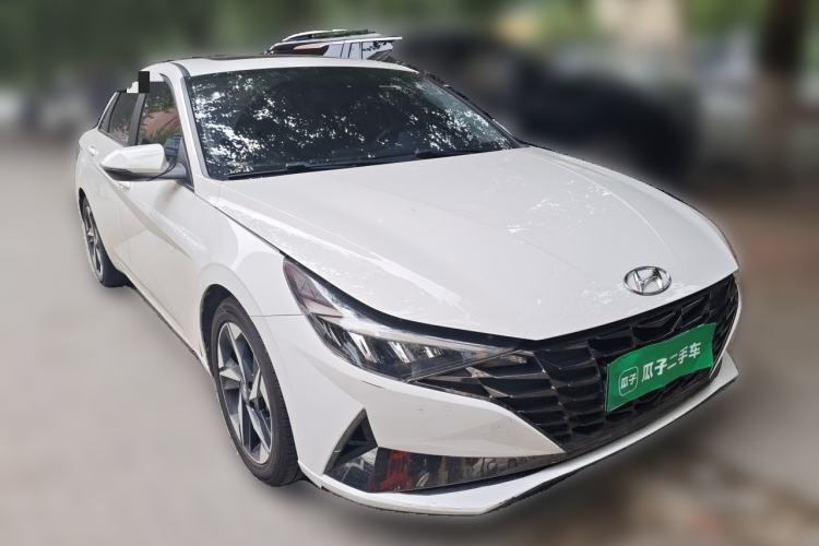 Used Hyundai Elantra 2021 1.5L CVT GLX Elite Edition Front Right 45 Deg