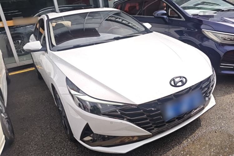 Used Hyundai Elantra 2021 1.5L CVT LUX Prestige Edition Front Right 45 Deg