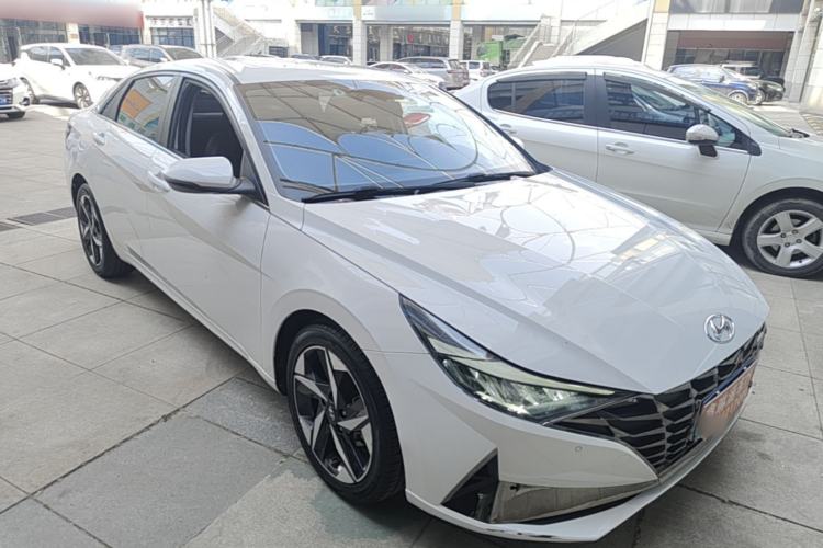 Used Hyundai Elantra 2021 1.5L CVT LUX Prestige Edition Front Right 45 Deg