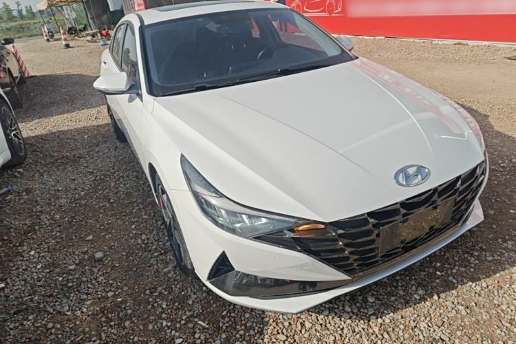Used Hyundai Elantra 2021 1.5L CVT GLX Elite Edition Front Right 45 Deg