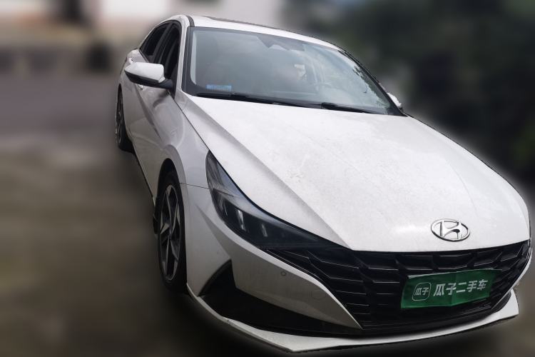 Used Hyundai Elantra 2021 1.5L CVT LUX Prestige Edition Front Right 45 Deg