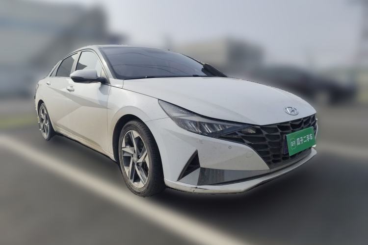 Used Hyundai Elantra 2021 1.5L CVT GLX Elite Edition Front Right 45 Deg