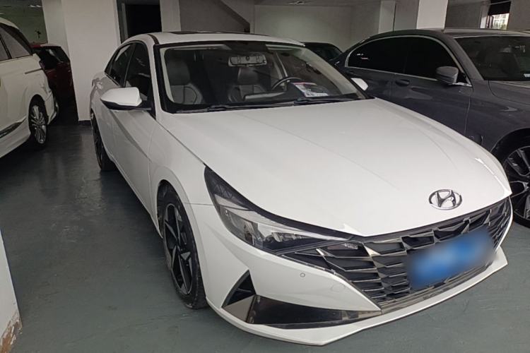 Used Hyundai Elantra 2021 1.5L CVT GLX Elite Edition Front Right 45 Deg