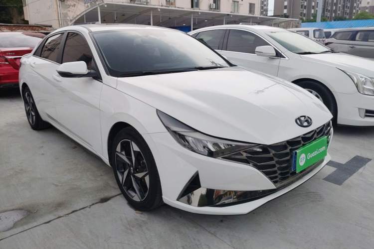 Used Hyundai Elantra 2021 1.5L CVT LUX Prestige Edition Front Right 45 Deg
