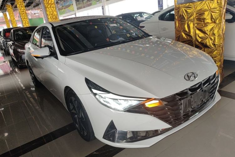 Used Hyundai Elantra 2021 1.5L CVT GLX Elite Edition Front Right 45 Deg