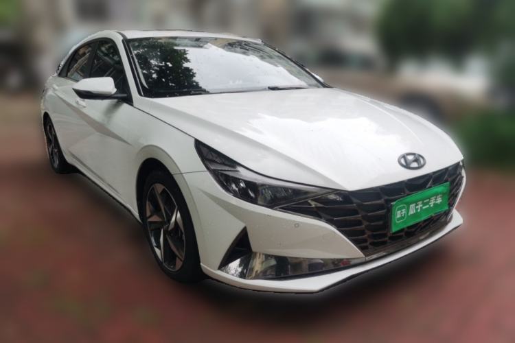 Used Hyundai Elantra 2021 1.5L CVT LUX Prestige Edition Front Right 45 Deg