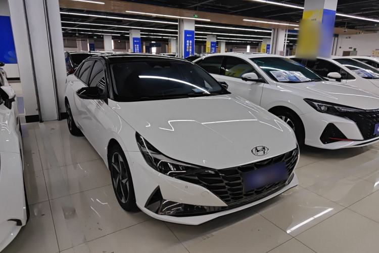 Used Hyundai Elantra 2021 1.5L CVT LUX Prestige Edition Front Right 45 Deg