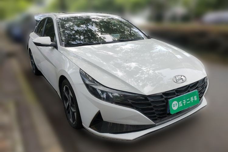 Used Hyundai Elantra 2021 1.5L CVT LUX Prestige Edition Front Right 45 Deg