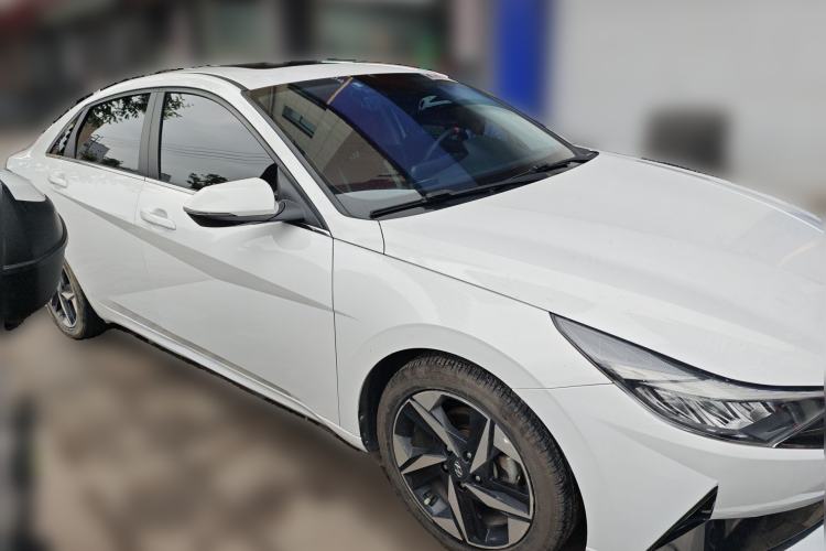 Used Hyundai Elantra 2021 1.5L CVT LUX Prestige Edition Front Right 45 Deg