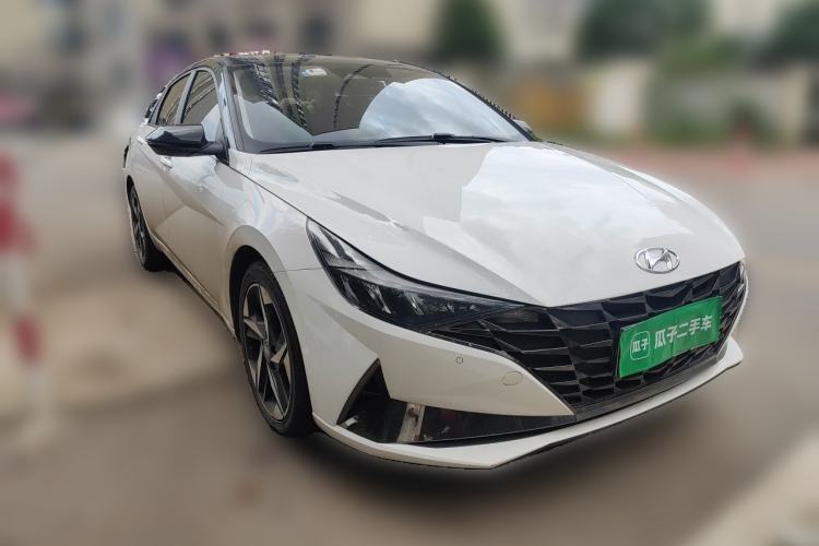 Used Hyundai Elantra 2021 1.5L CVT LUX Prestige Edition Front Right 45 Deg