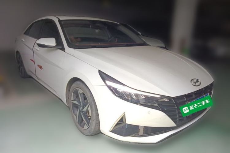 Used Hyundai Elantra 2021 1.5L CVT LUX Prestige Edition Front Right 45 Deg