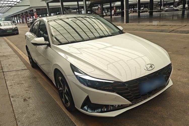 Used Hyundai Elantra 2021 1.5L CVT LUX Prestige Edition Front Right 45 Deg