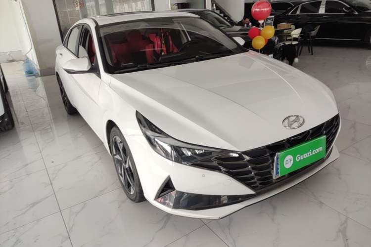 Used Hyundai Elantra 2021 1.5L CVT GLX Elite Edition Front Right 45 Deg