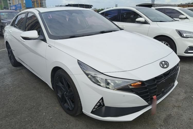 Used Hyundai Elantra 2021 1.5L CVT LUX Prestige Edition Front Right 45 Deg