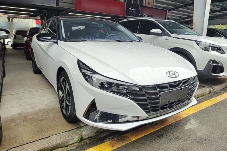 Used Hyundai Elantra 2021 1.5L CVT LUX Prestige Edition Front Right 45 Deg