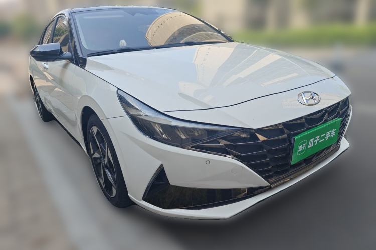 Used Hyundai Elantra 2021 1.5L CVT LUX Prestige Edition Front Right 45 Deg
