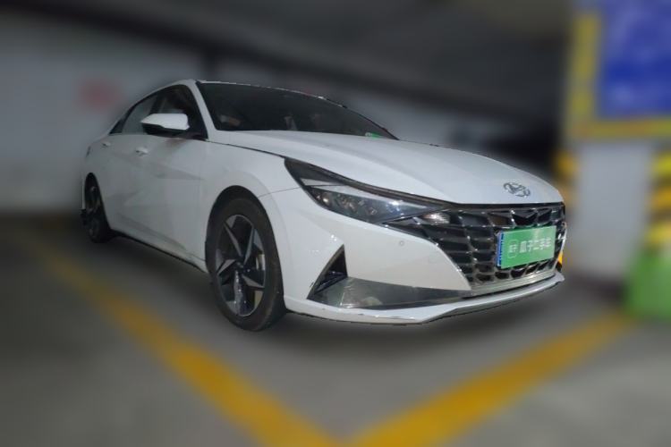 Used Hyundai Elantra 2021 1.5L CVT LUX Prestige Edition Front Right 45 Deg