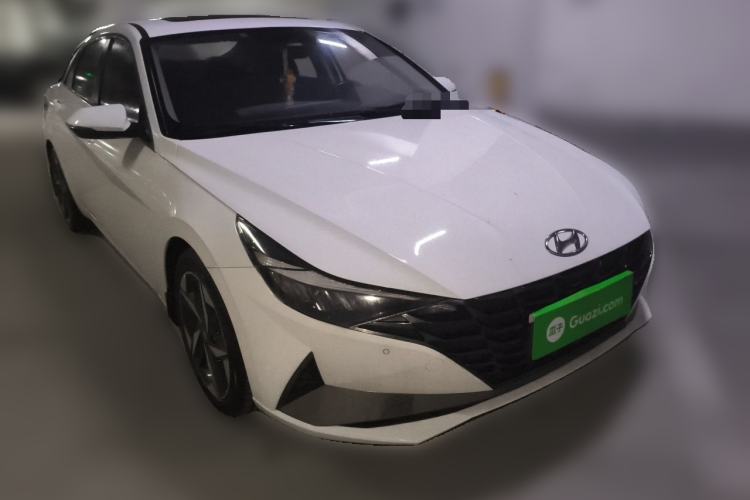 Used Hyundai Elantra 2021 1.5L CVT LUX Prestige Edition Front Right 45 Deg