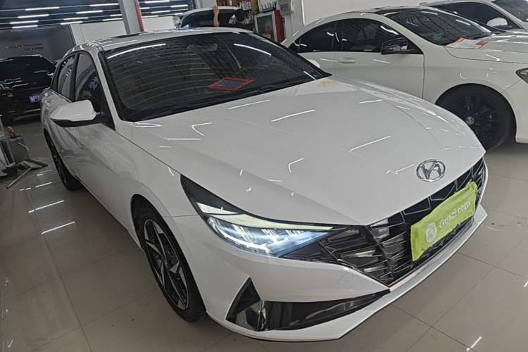 Used Hyundai Elantra 2021 240TGDi DCT LUX Prestige Edition Front Right 45 Deg