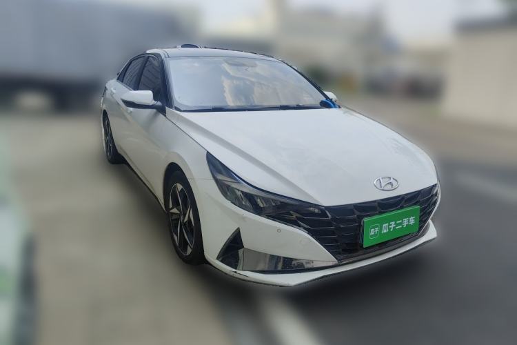 Used Hyundai Elantra 2021 1.5L CVT GLX Elite Edition Front Right 45 Deg