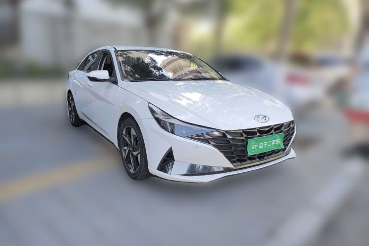 Used Hyundai Elantra 2021 1.5L CVT LUX Prestige Edition Front Right 45 Deg