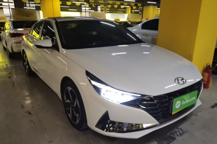 Used Hyundai Elantra 2021 1.5L CVT GLX Elite Edition Front Right 45 Deg
