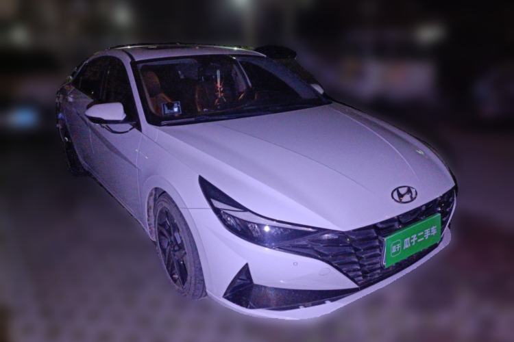 Used Hyundai Elantra 2021 1.5L CVT LUX Prestige Edition Front Right 45 Deg