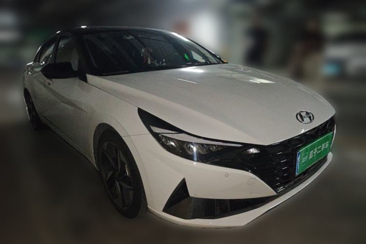 Used Hyundai Elantra 2021 1.5L CVT LUX Prestige Edition Front Right 45 Deg