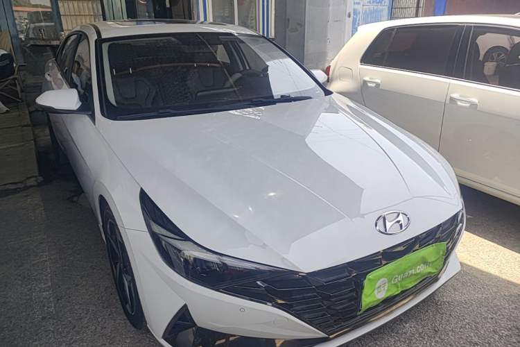 Used Hyundai Elantra 2021 1.5L CVT GLX Elite Edition Front Right 45 Deg