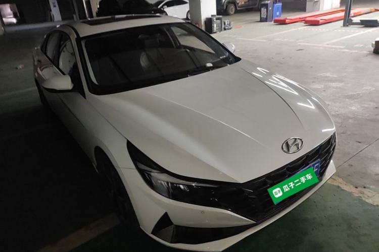 Used Hyundai Elantra 2021 1.5L CVT LUX Prestige Edition Front Right 45 Deg