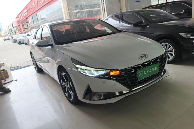 Used Hyundai Elantra 2021 1.5L CVT GLX Elite Edition Front Right 45 Deg
