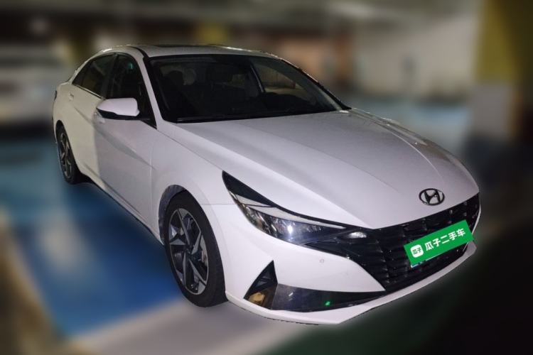 Used Hyundai Elantra 2021 1.5L CVT GLX Elite Edition Front Right 45 Deg