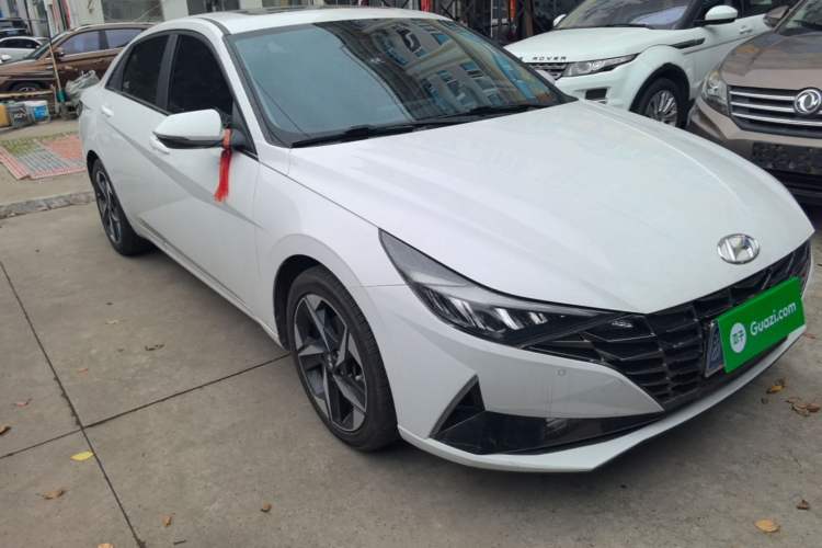 Used Hyundai Elantra 2021 1.5L CVT GLX Elite Edition Front Right 45 Deg