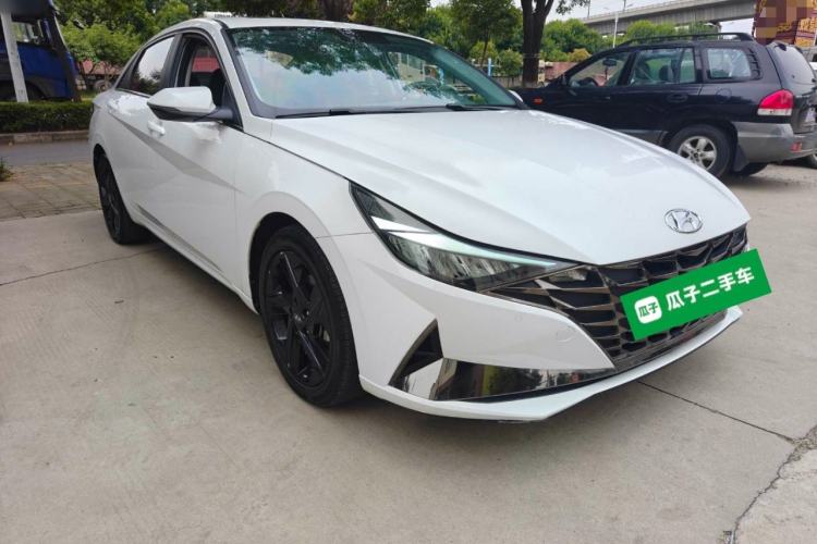 Used Hyundai Elantra 2021 1.5L CVT GLX Elite Edition Front Right 45 Deg