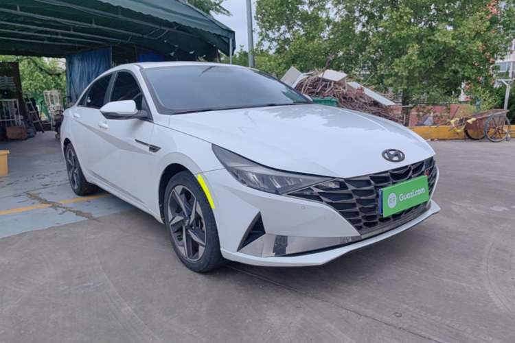 Used Hyundai Elantra 2021 1.5L CVT GLX Elite Edition Front Right 45 Deg